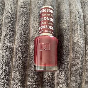 BRAND NEW DND REGULAR POLISH IS THE COLOR GARNET RED